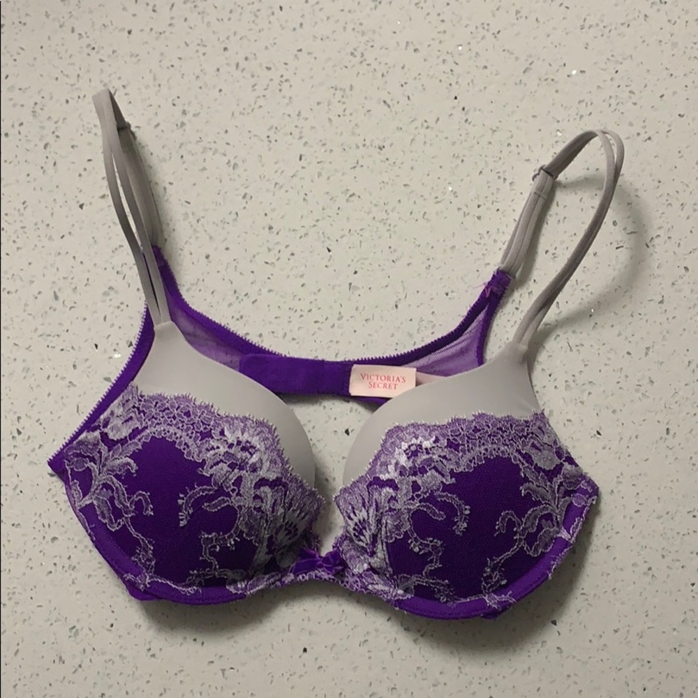 VICTORIA’S SECRET VERY SEXY PLUNGE BRA 32B